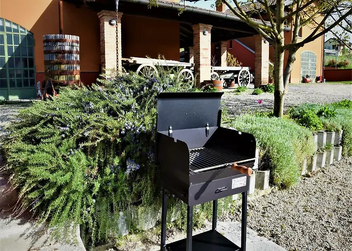 Cascina Dei Giacinti مزرعة للإقامة *
