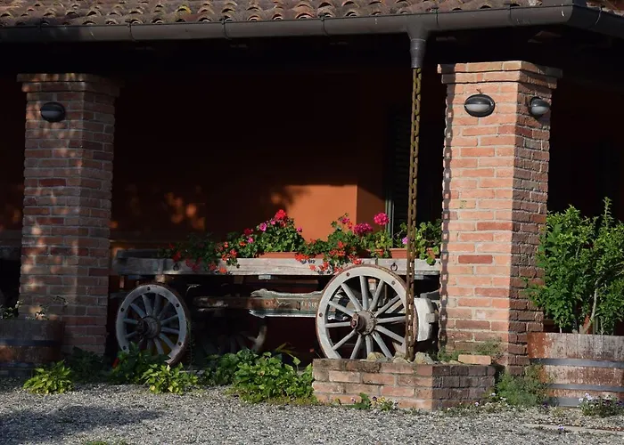 Cascina Dei Giacinti مزرعة للإقامة