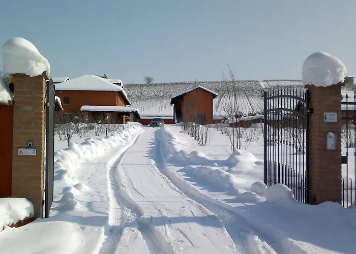 Cascina Dei Giacinti مزرعة للإقامة *
